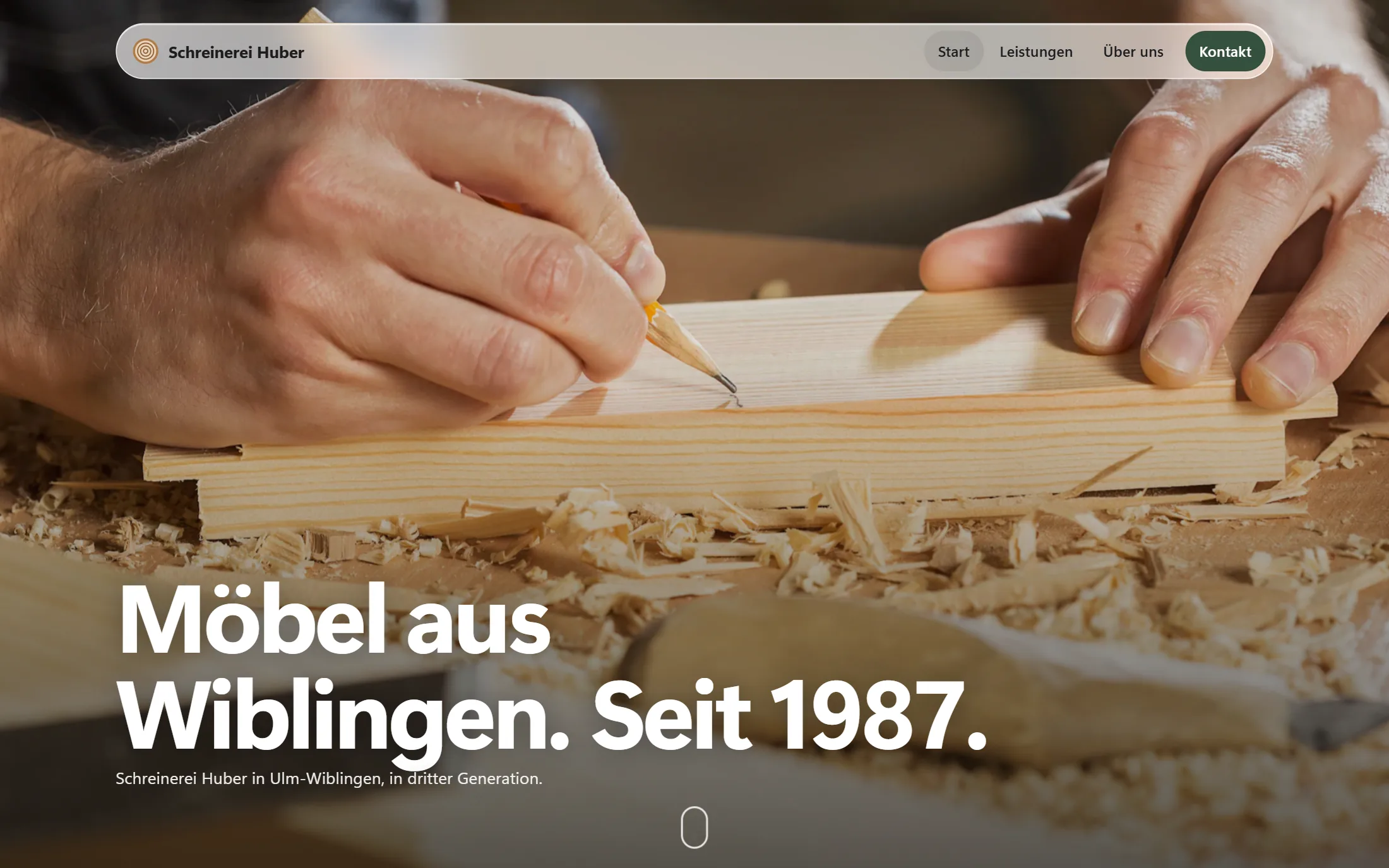 Beispielseite Schreinerei Huber am Computer