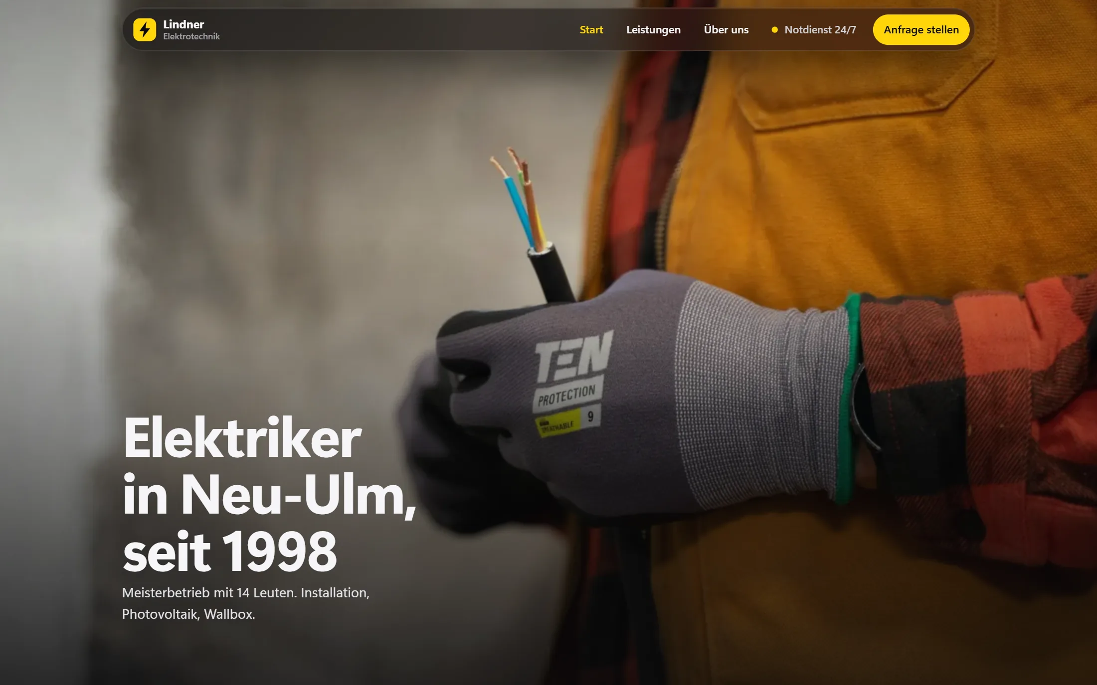 Beispielseite Lindner Elektrotechnik am Computer
